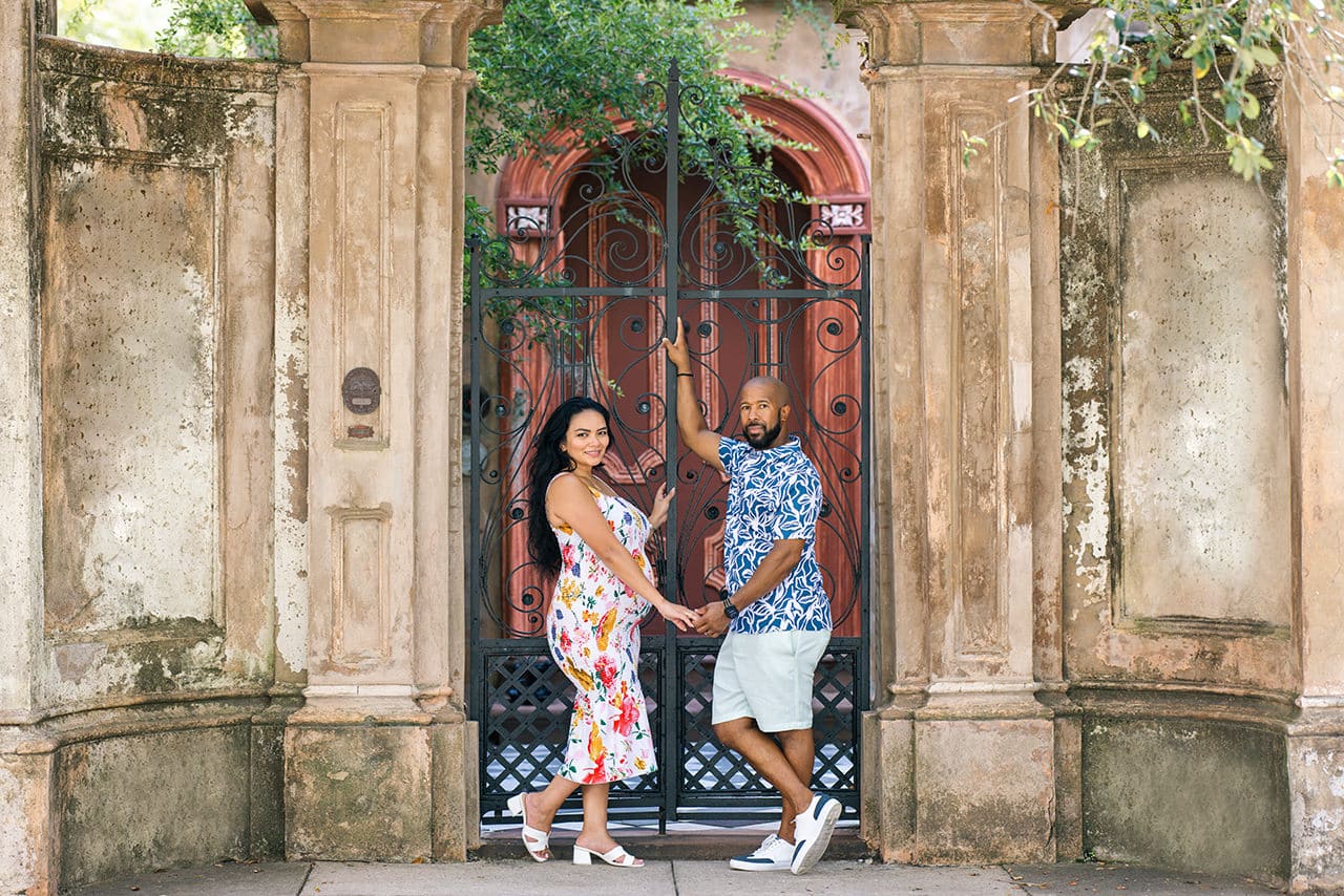 professional photographer maternity photo session at White Point Gardens