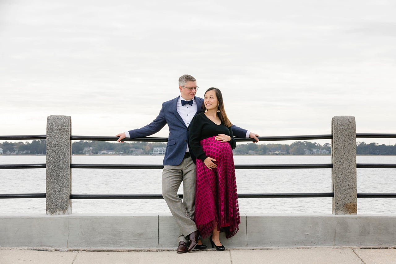 professional photographer maternity photo session at White Point Gardens