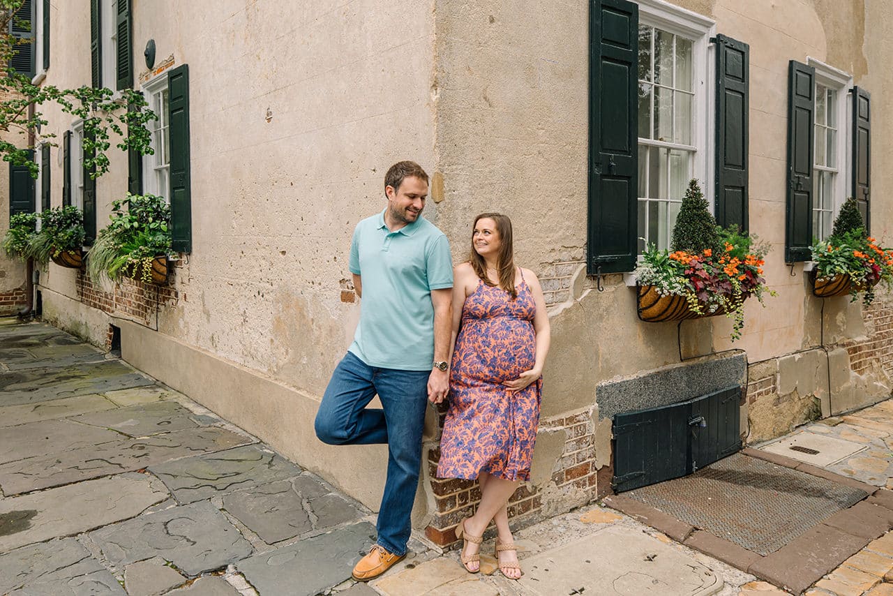 professional photographer maternity photo session at White Point Gardens