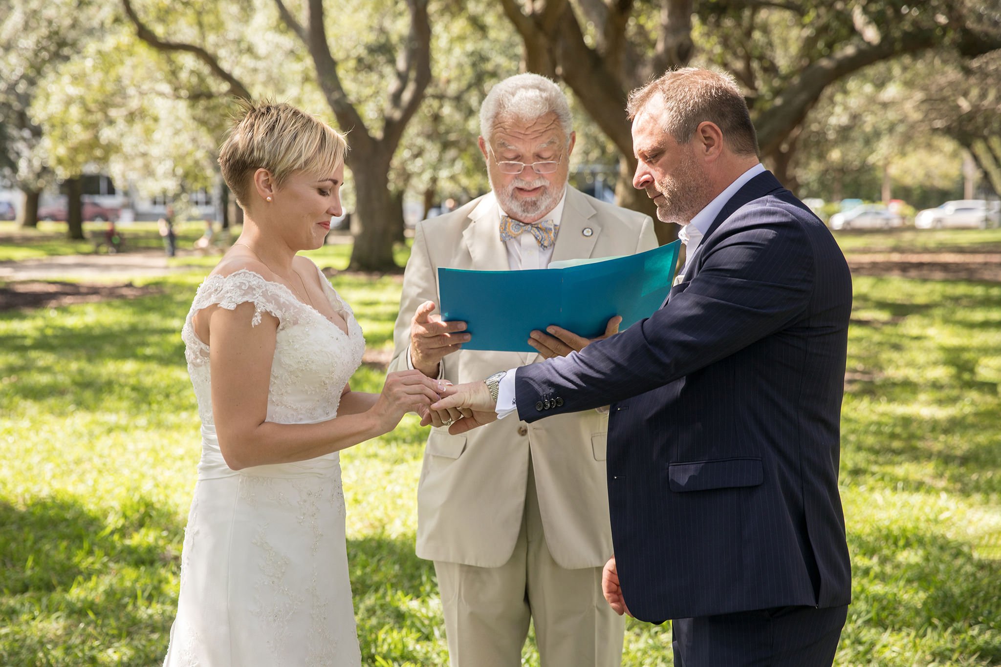 Elegant wedding photo session in White Point Gardens