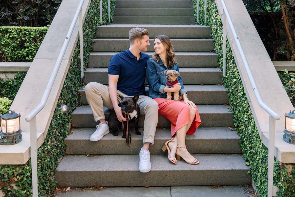 waterfront-park-and-pineapple-fountain-engagement-photographers-city-gallery-1