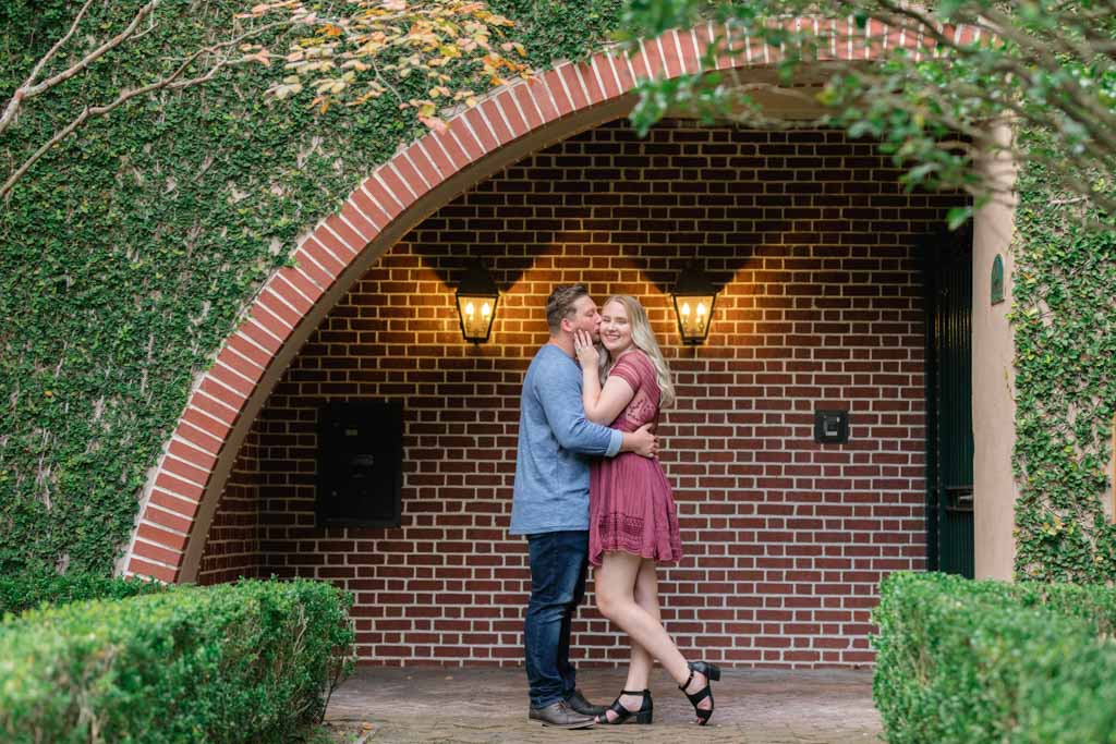 waterfront-park-and-pineapple-fountain-engagement-photographers-city-gallery-4
