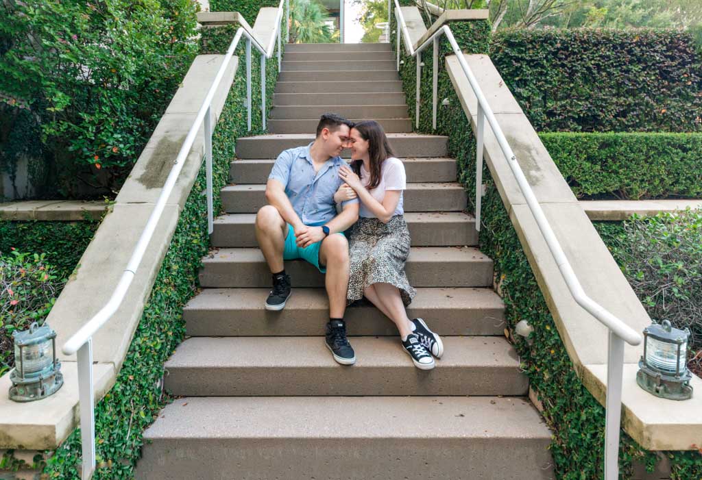 waterfront-park-and-pineapple-fountain-engagement-photographers-city-gallery-5