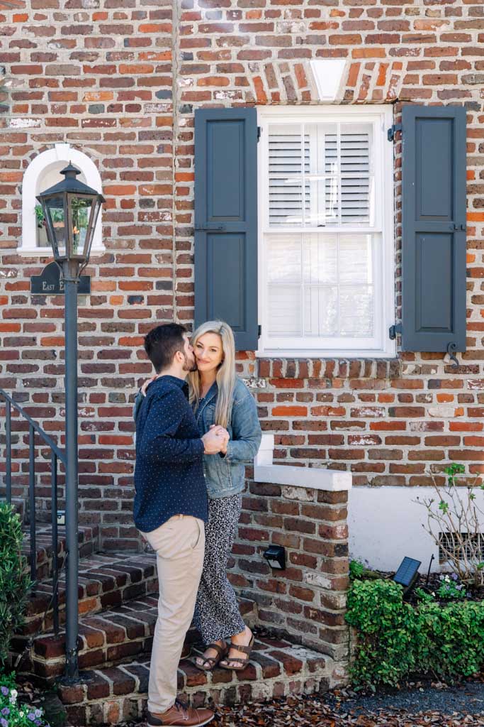 waterfront-park-and-pineapple-fountain-engagement-photographers-e-elliott-st-1