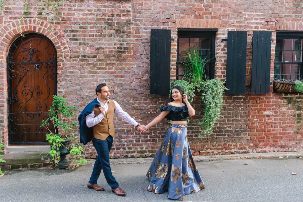 waterfront-park-and-pineapple-fountain-engagement-photographers-e-elliott-st-4