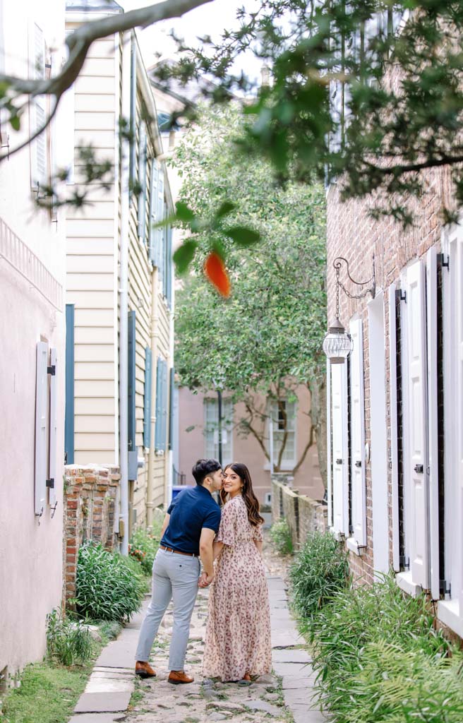 waterfront-park-and-pineapple-fountain-engagement-photographers-longitude-ln-4