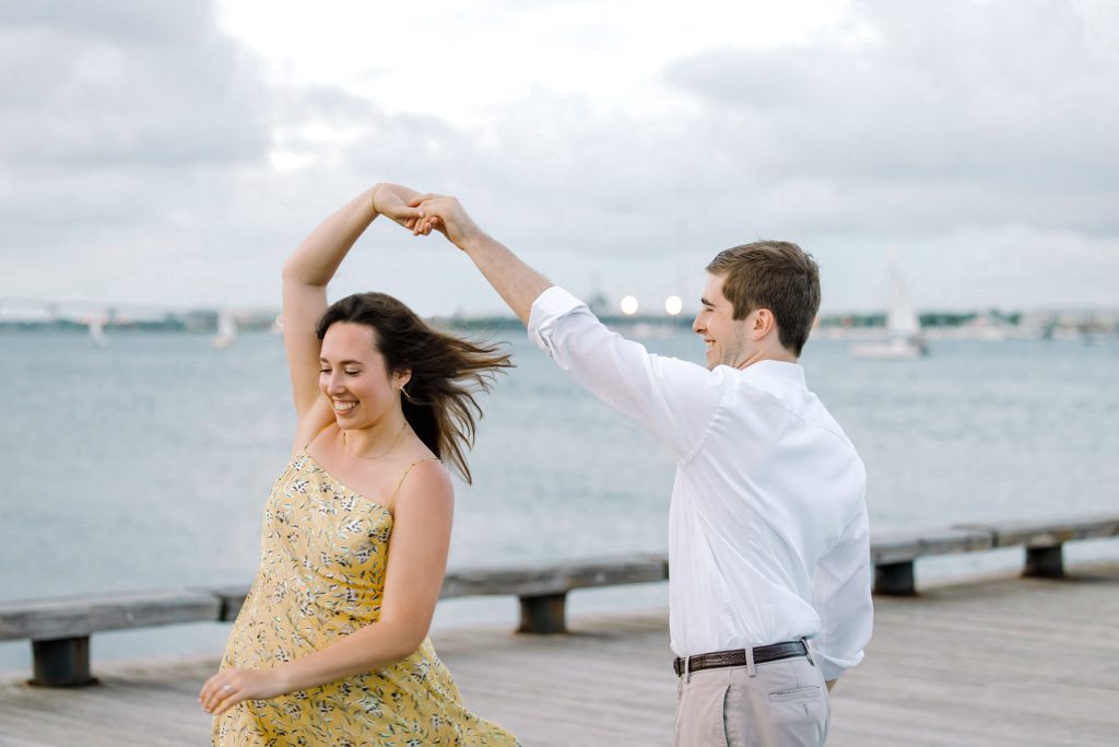 waterfront-park-and-pineapple-fountain-engagement-photographers-public-pier-4