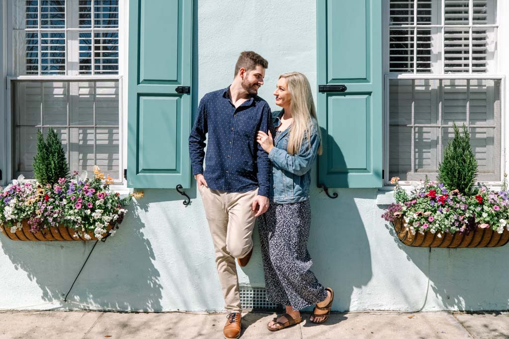 waterfront-park-and-pineapple-fountain-engagement-photographers-rainbow-row-1