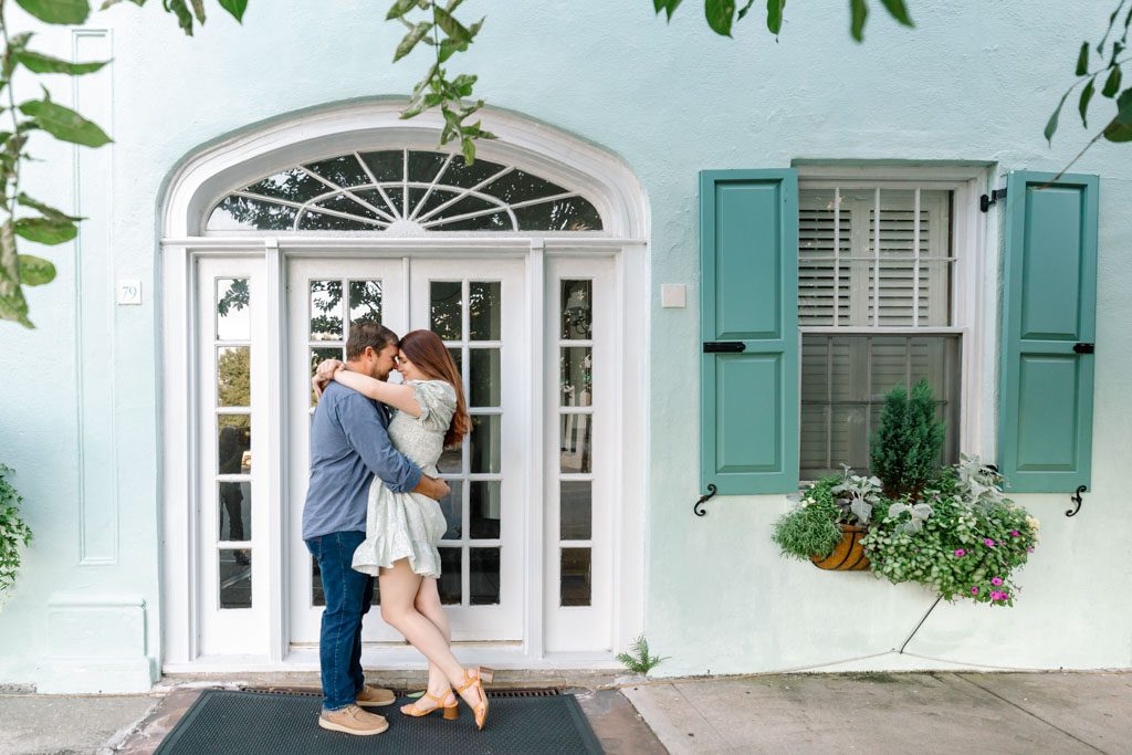 waterfront-park-and-pineapple-fountain-engagement-photographers-rainbow-row-10