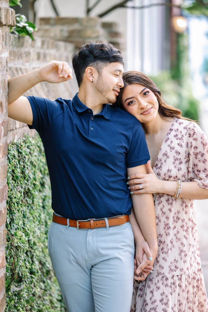 waterfront-park-and-pineapple-fountain-engagement-photographers-rainbow-row-8