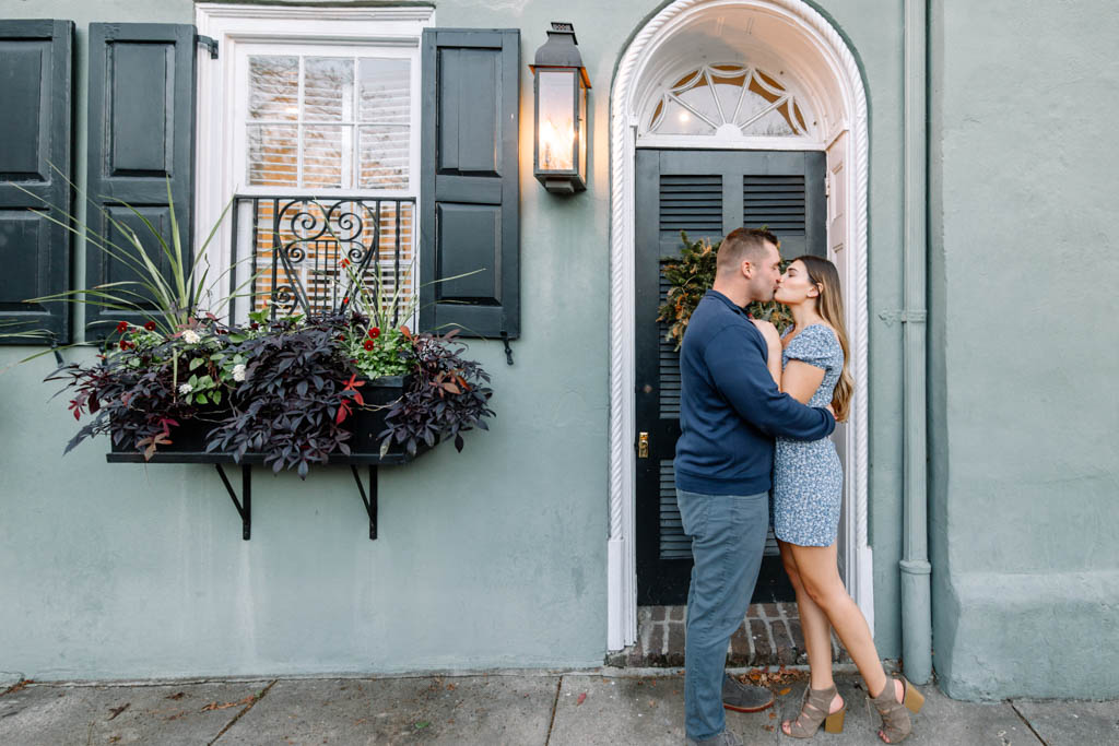 waterfront-park-and-pineapple-fountain-engagement-photographers-tradd-st-1