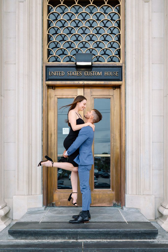 waterfront-park-and-pineapple-fountain-engagement-photographers-united-states-custom-house-2
