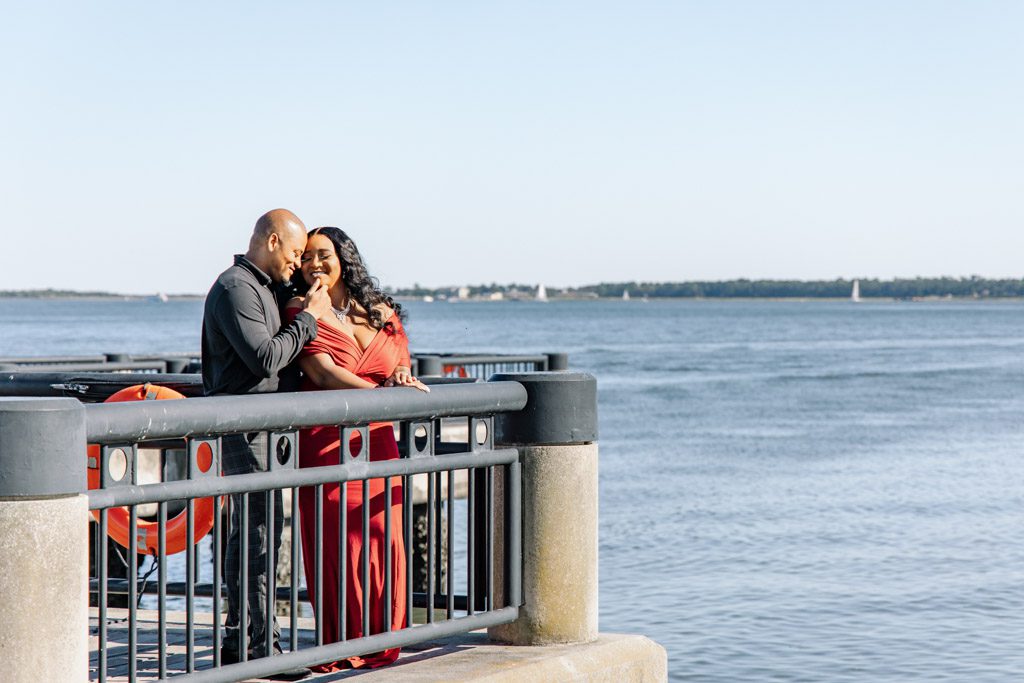 waterfront-park-and-pineapple-fountain-engagement-photographers-waterfront-park-pier-1